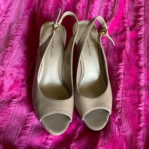Bandolino beige sling back heels EUC